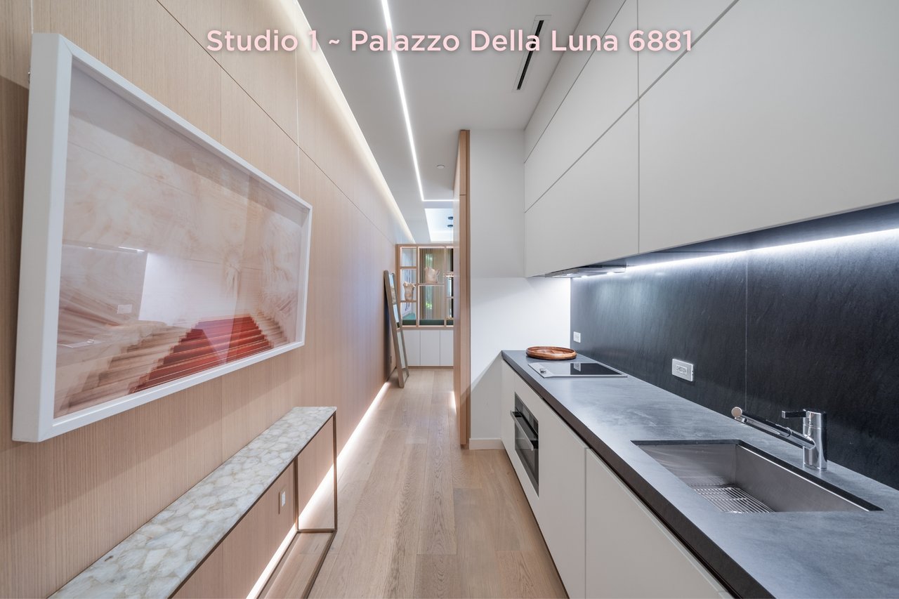 Palazzo Della Luna 6881 + Studio 1