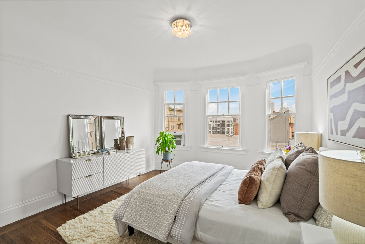  Top Floor Three Bedroom, Two Bath TIC at Franklin and Clay