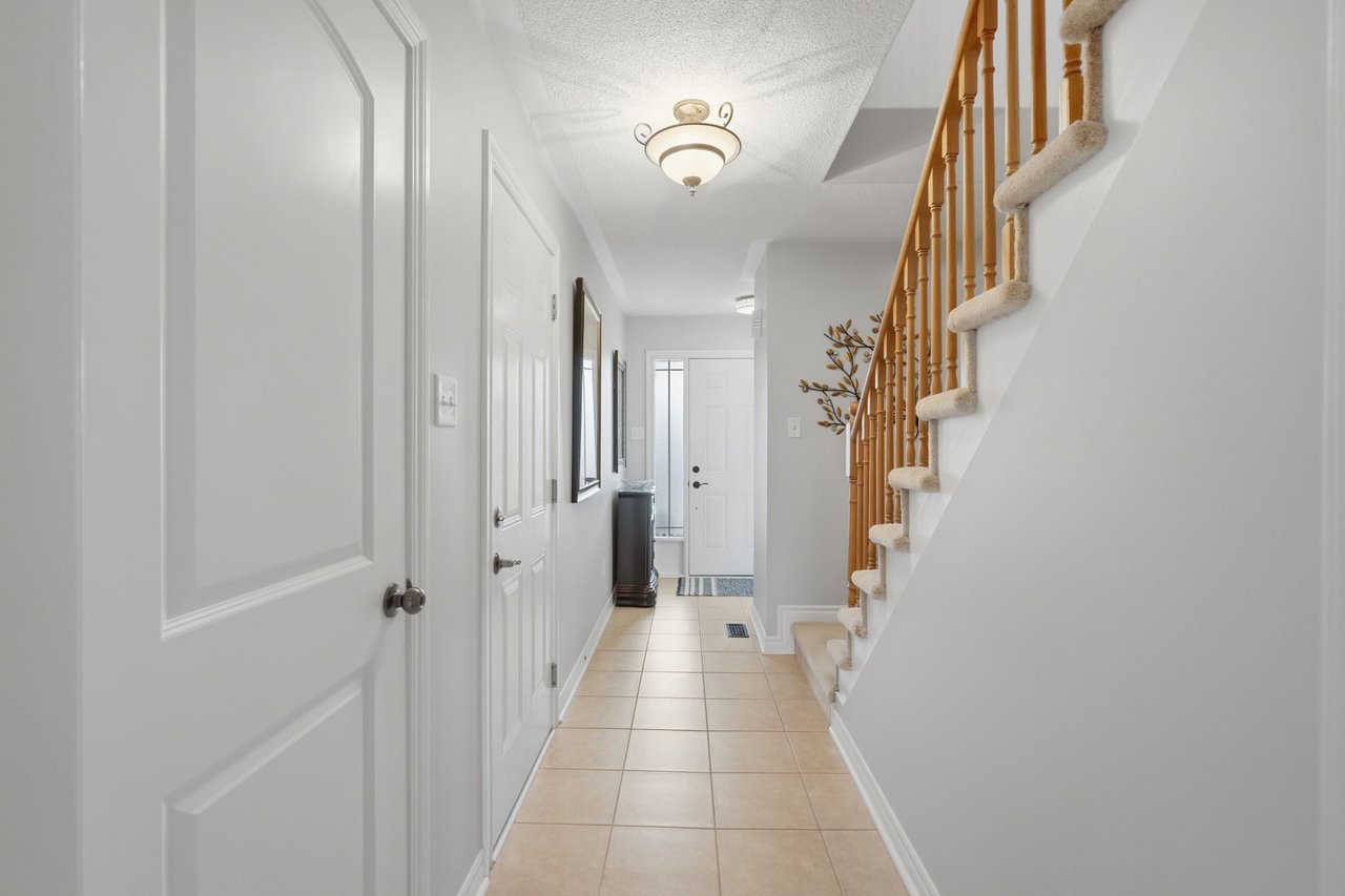 215 Banting Crescent