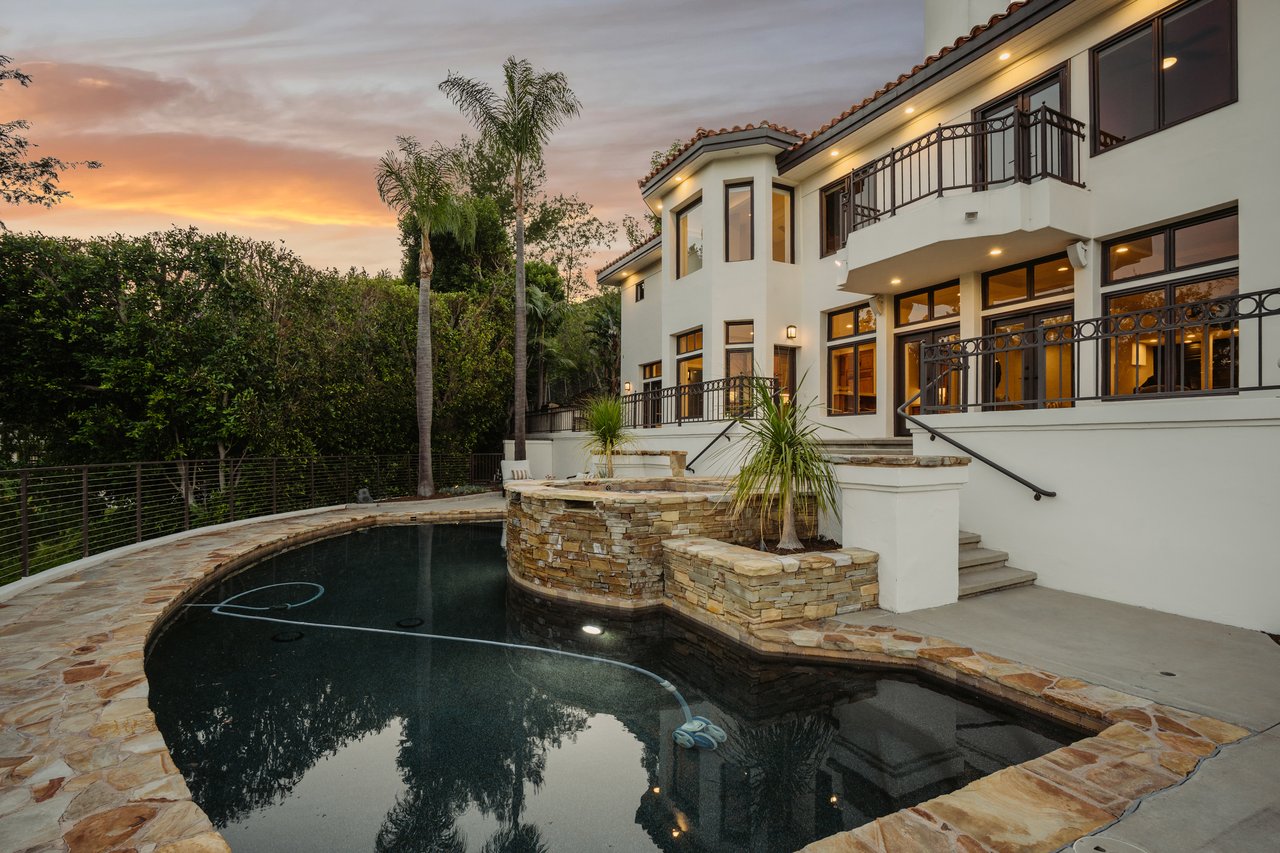 1805 Holly Tree Lane