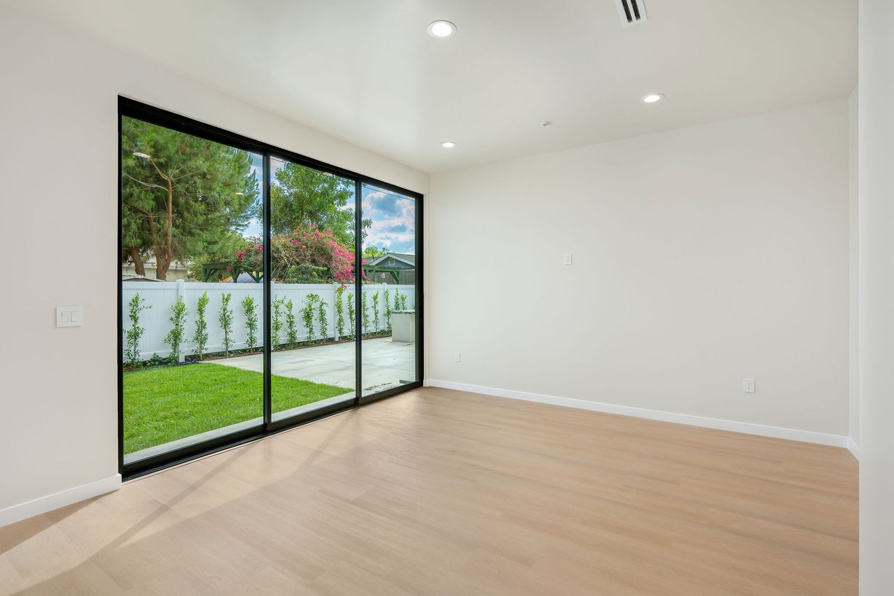 17510 Miranda St, Encino