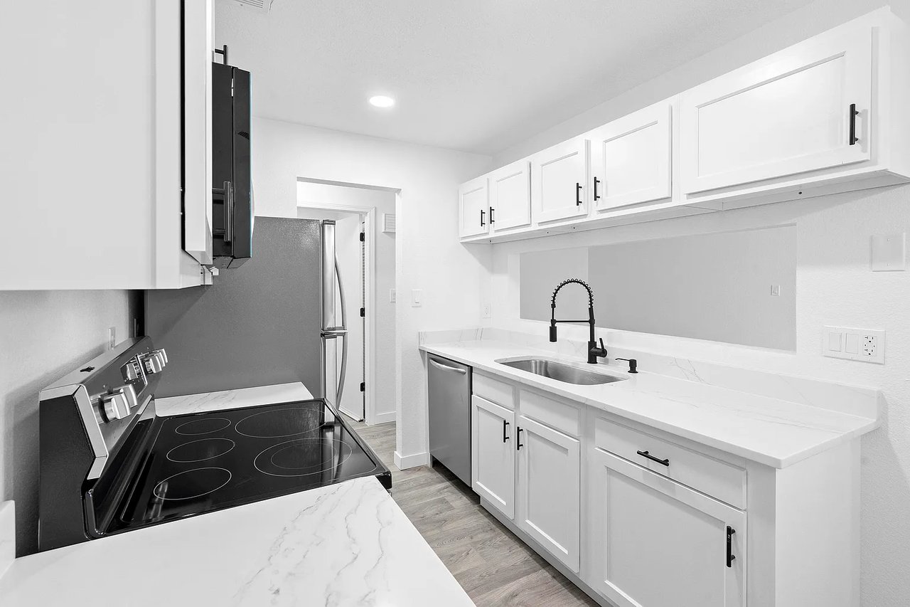 812 W Sky St SW
