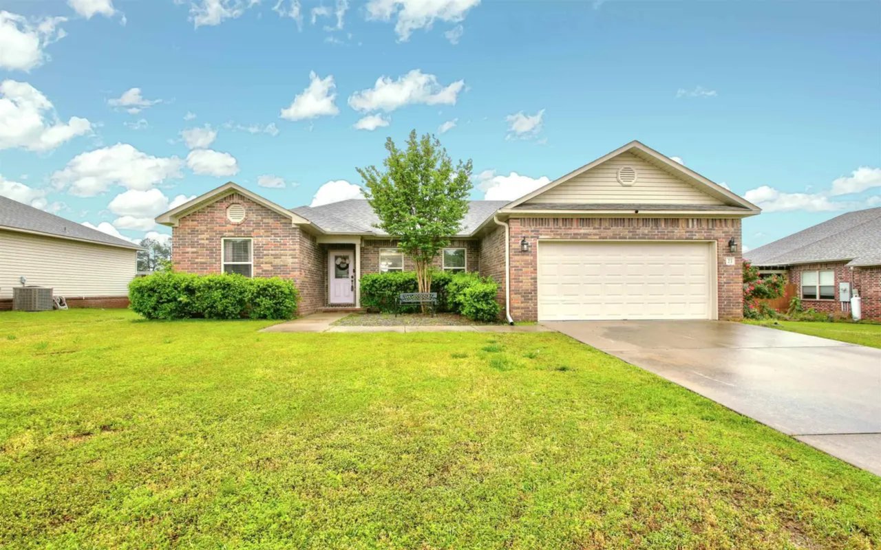 23 Magnolia Ln