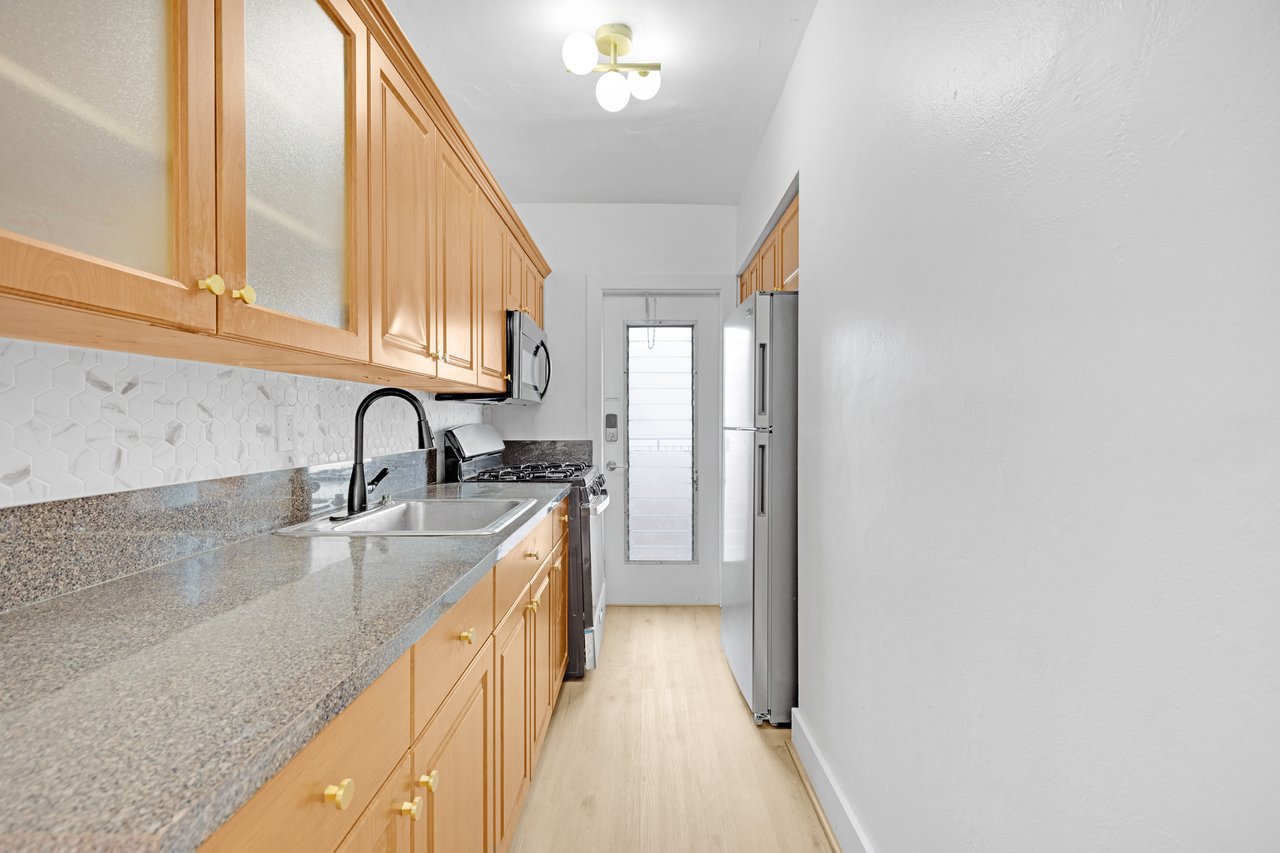 🌊 Waterfront One-Bedroom with Balcony – Miami Beach Lifestyle!