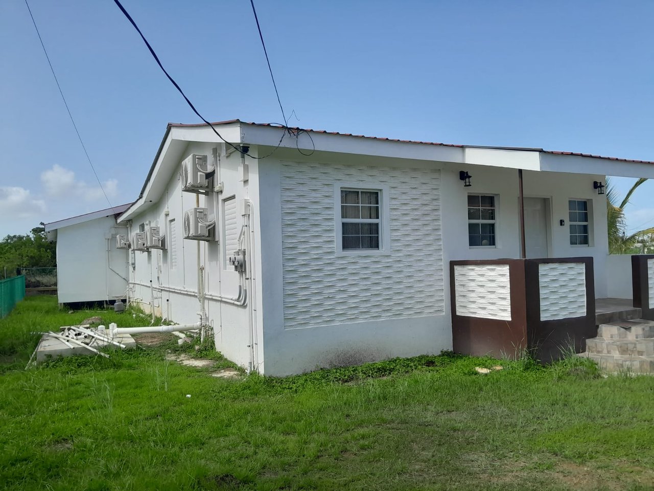 Suburban Comfort 2 bed 1 bath apartment