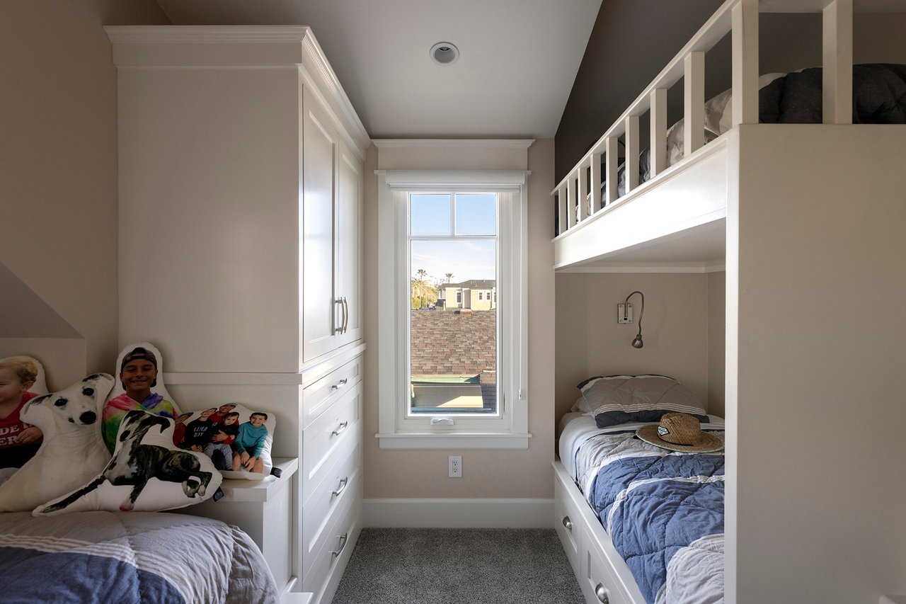 1880 N El Camino Real 23