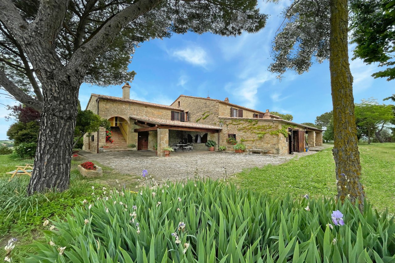UNA FINESTRA SU PIENZA