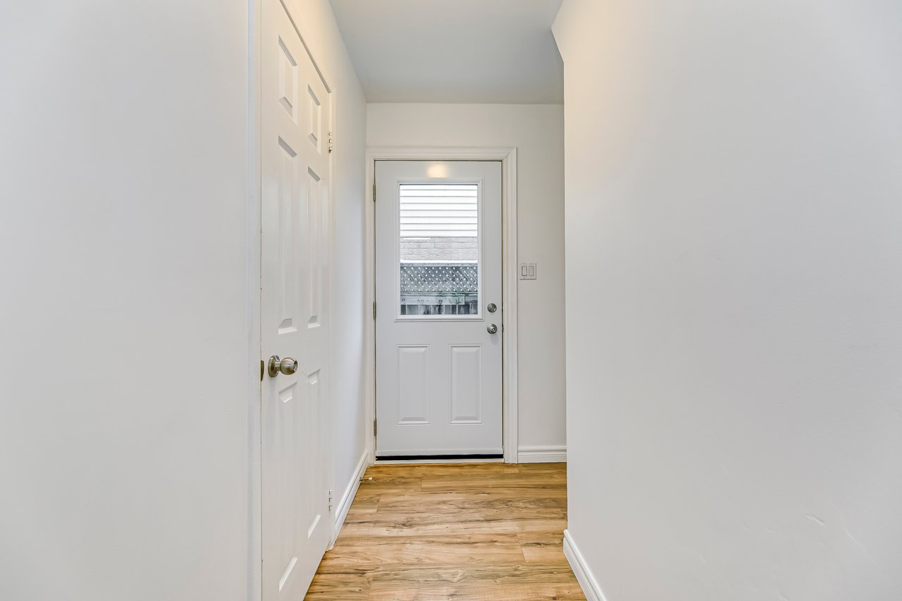 3042 Patrick Cres