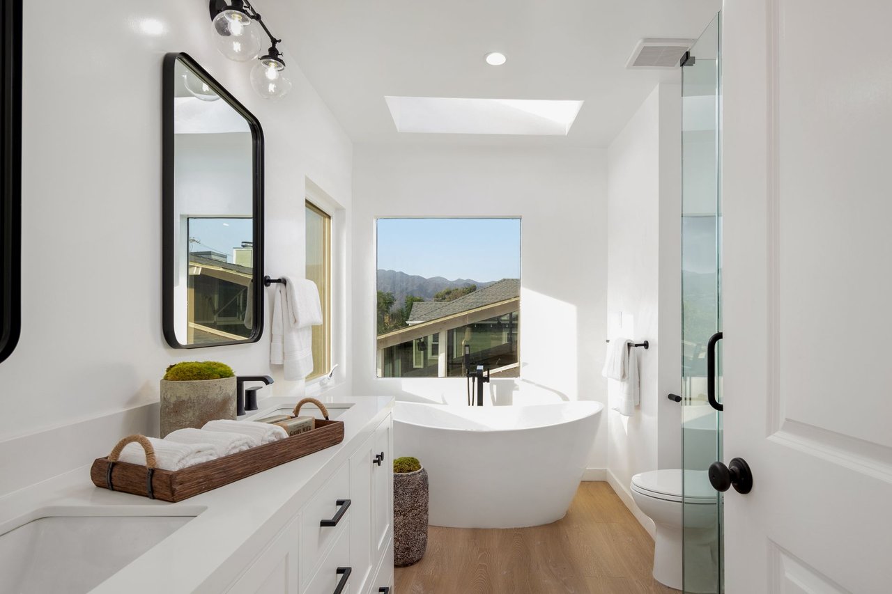 574 Mount Holyoke Ave