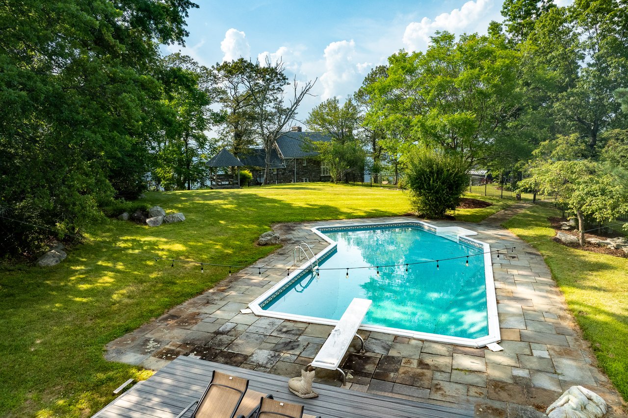 401 Woodmont Road