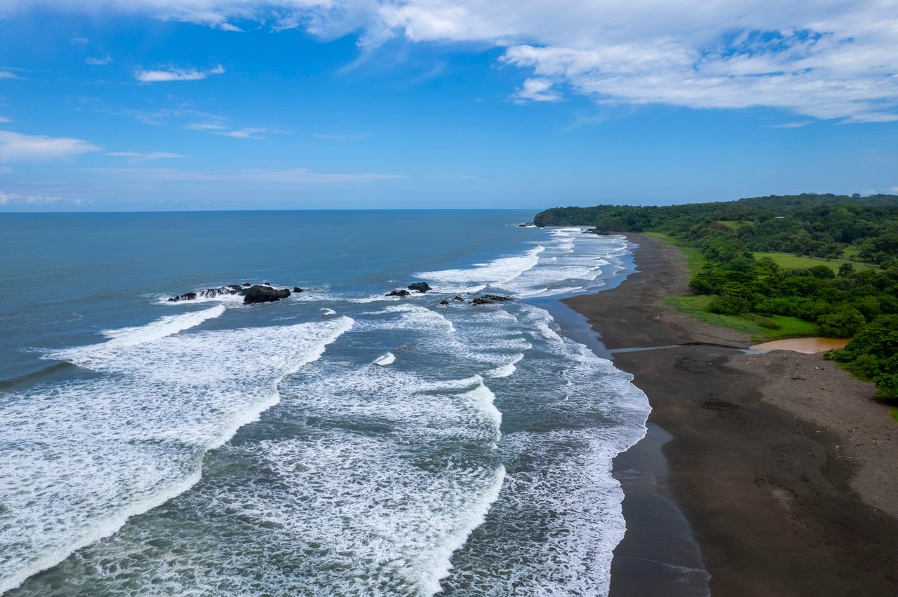 Ocean view lot #96 in Black Beauty Community, Nosara Area.
