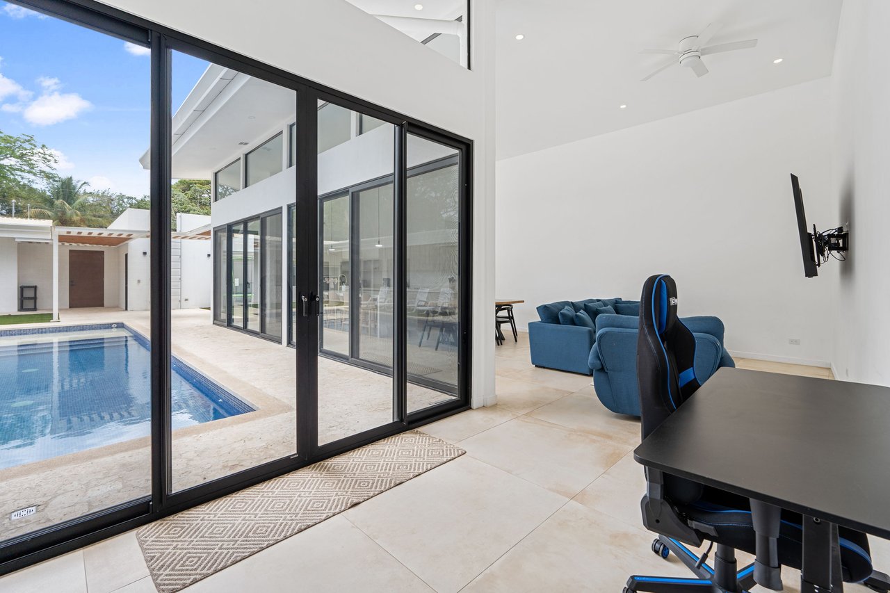 Castillo Blanco | Modern 4-Bedroom Home with Saltwater Pool – Walk to the Beach in Surfside, Playa Potrero