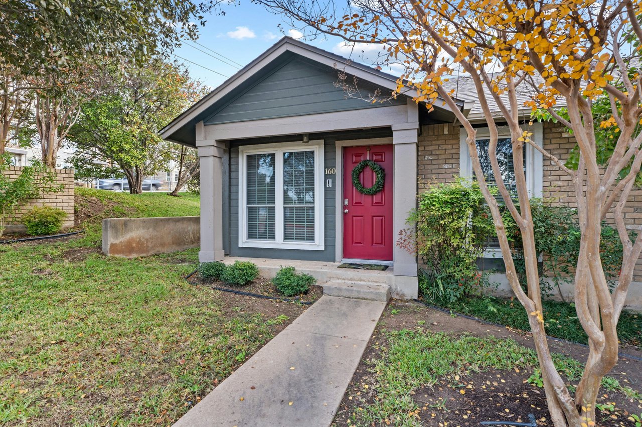 Bright & Chic Corner Lot Home in Coppertree Condos