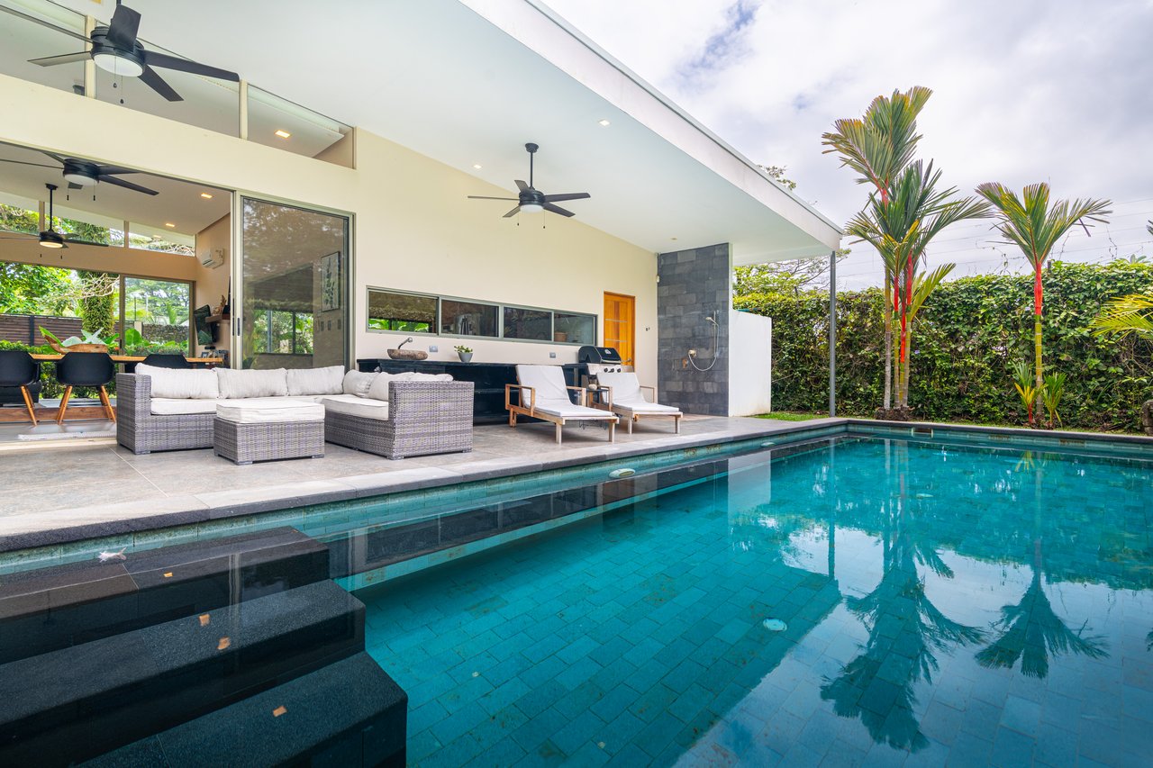 Bali Style Beach House with 2 Bedroom Casita