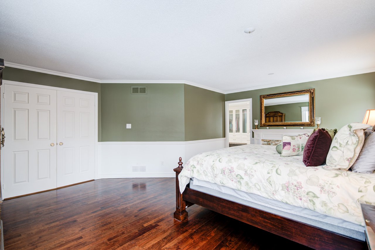 1296 Mapleridge Cres