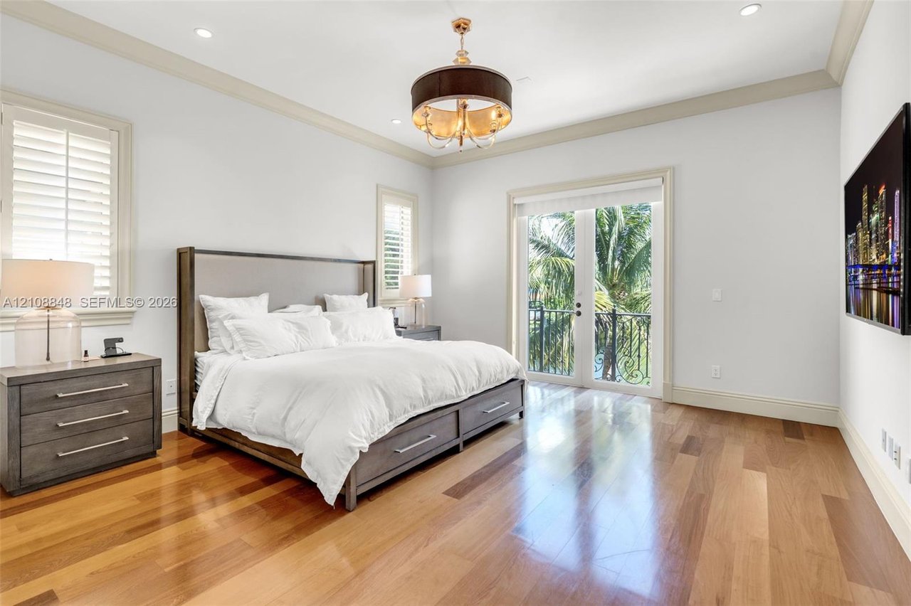 4815-university-drive-coral-gables-fl-home-for-sale-bedroom
