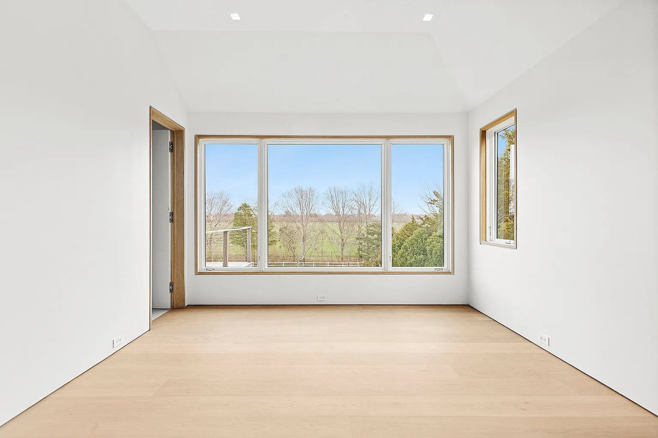 637 Halsey Ln - In Contract