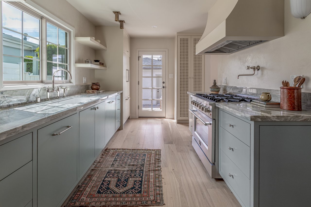 2453 Oak St, Santa Monica