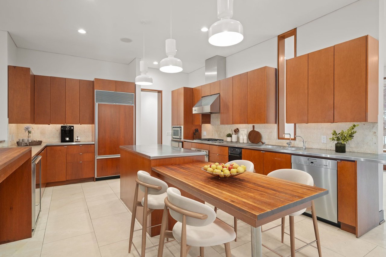 Sophisticated & Architecturally Bold