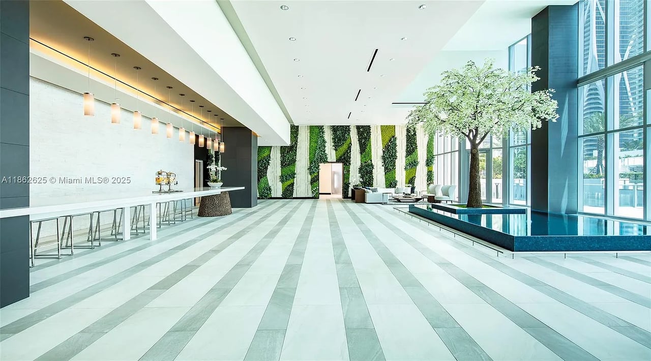 851 NE 1st Ave #4303