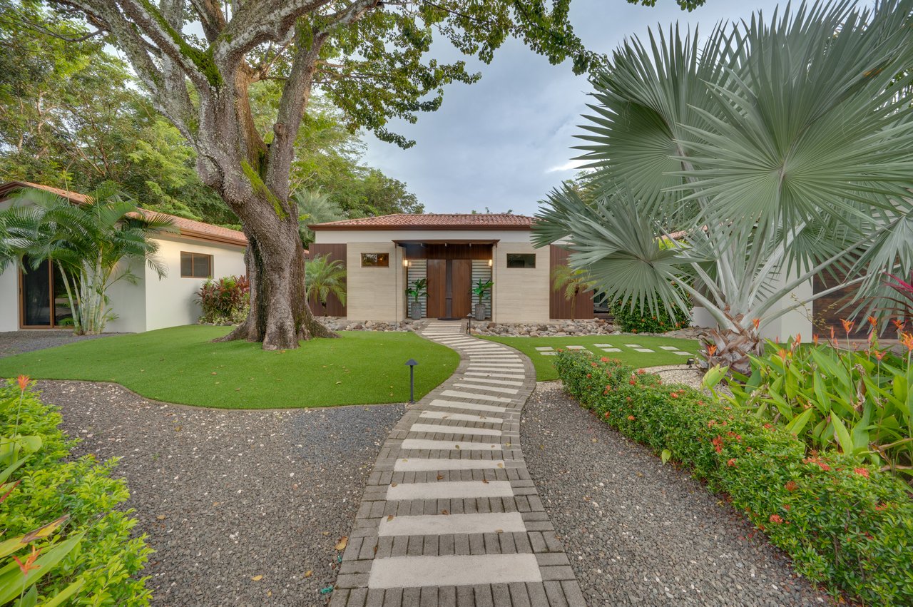 Casa Pachote | Exquisite 4-Bedroom Luxury Home in Hacienda Pinilla’s Reserva de Golf