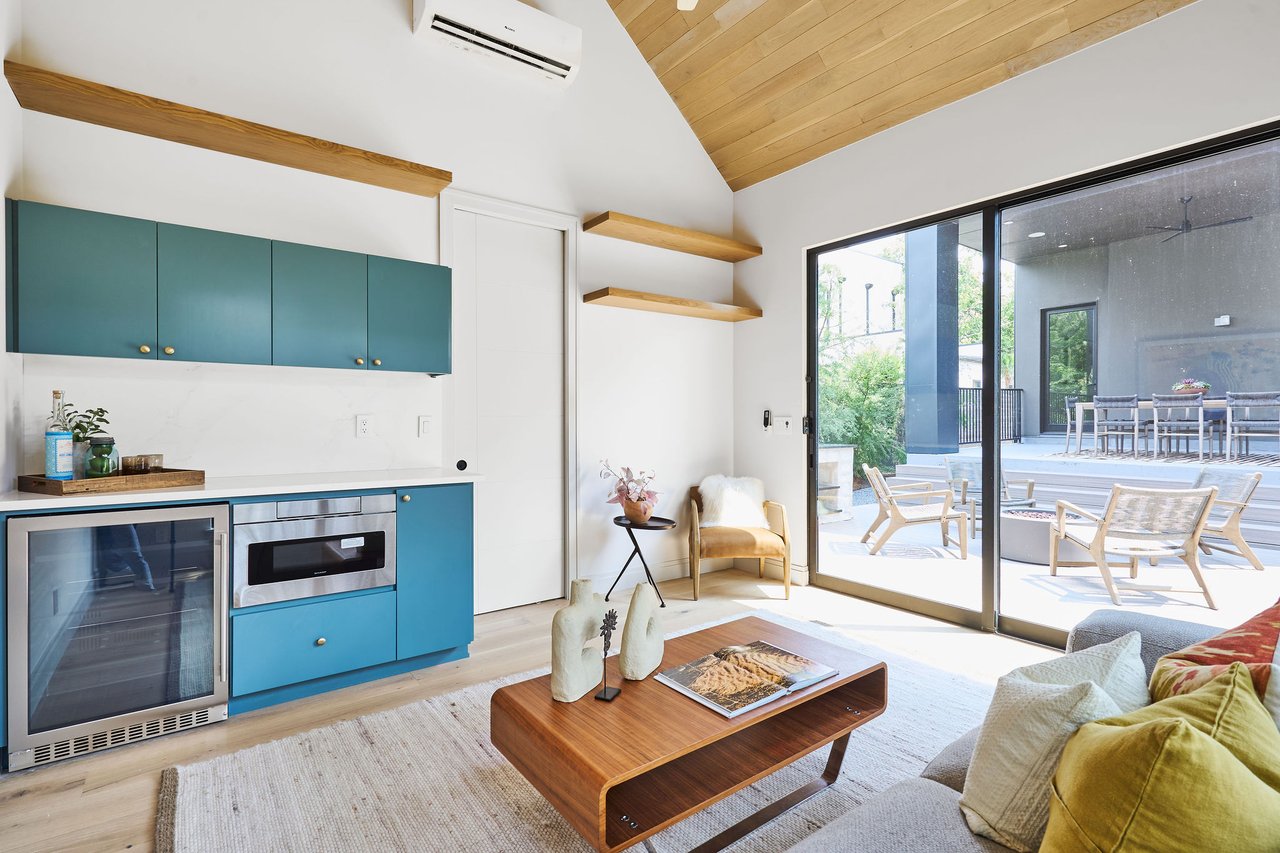 1602 Taylor Gaines ST