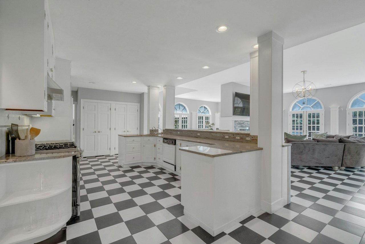 225 Glen Road