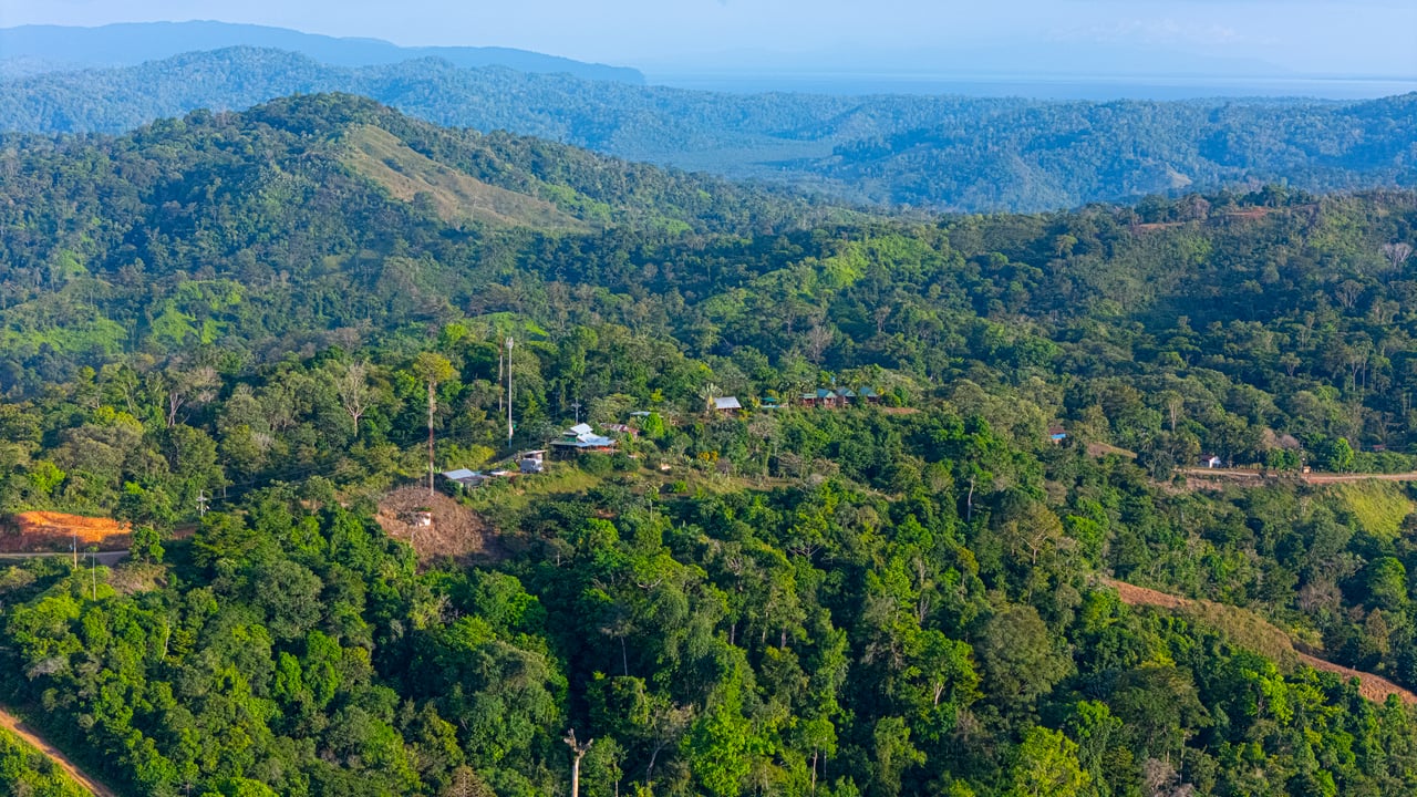 67 acres development (15 titled lots) with breathtaking views in Sierpe