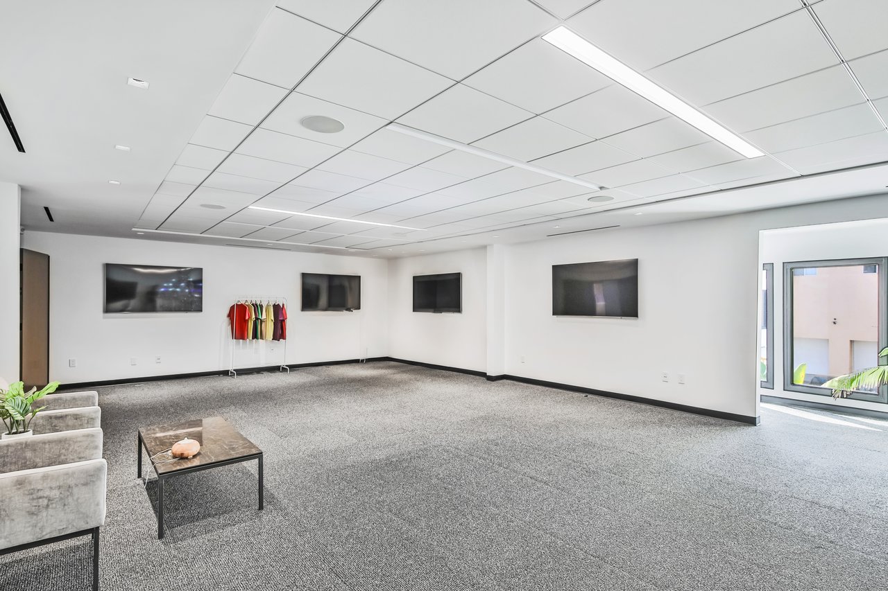 141-147 S Robertson Blvd, Beverly Hills