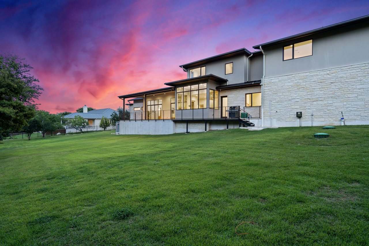 Las Lomas Contemporary