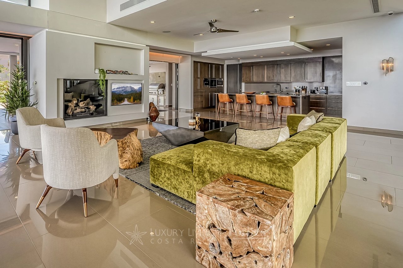 6575 - Dominical Contemporary Mansion