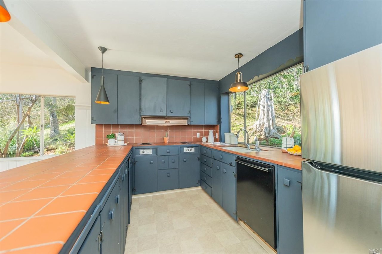 50 Oakwood Ct