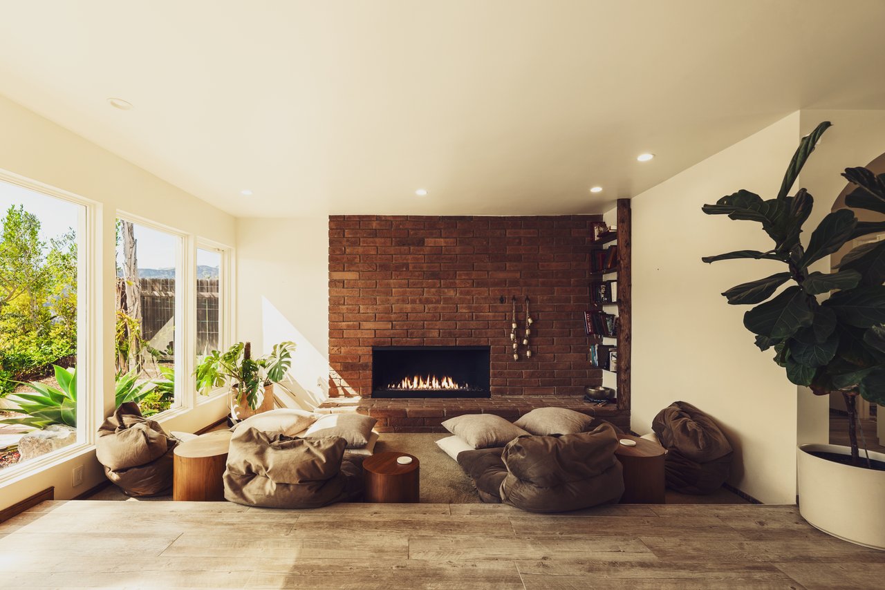 2533 La Condesa Dr, Brentwood