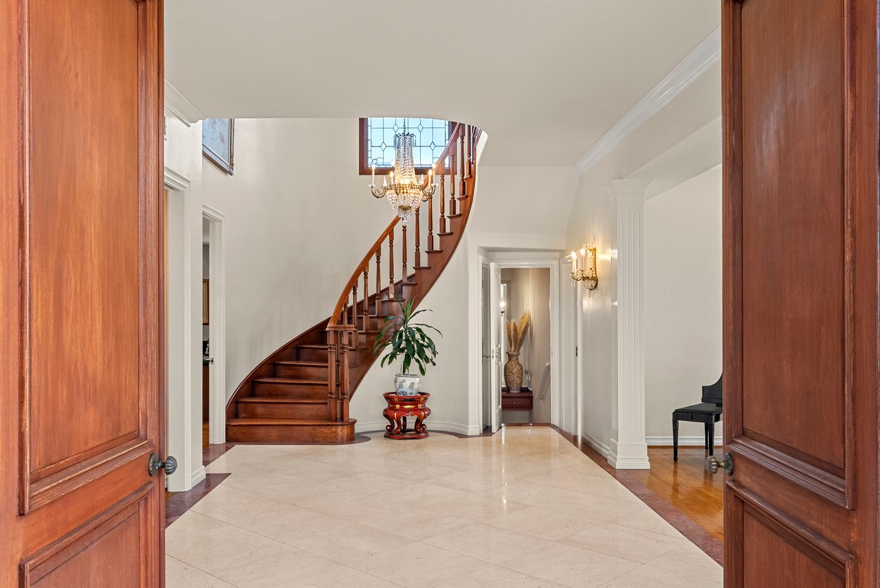 201 N Palm Dr, Beverly Hills 