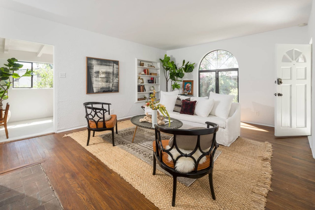 Silver Lake Hide-Away with Views and Guest Suite!