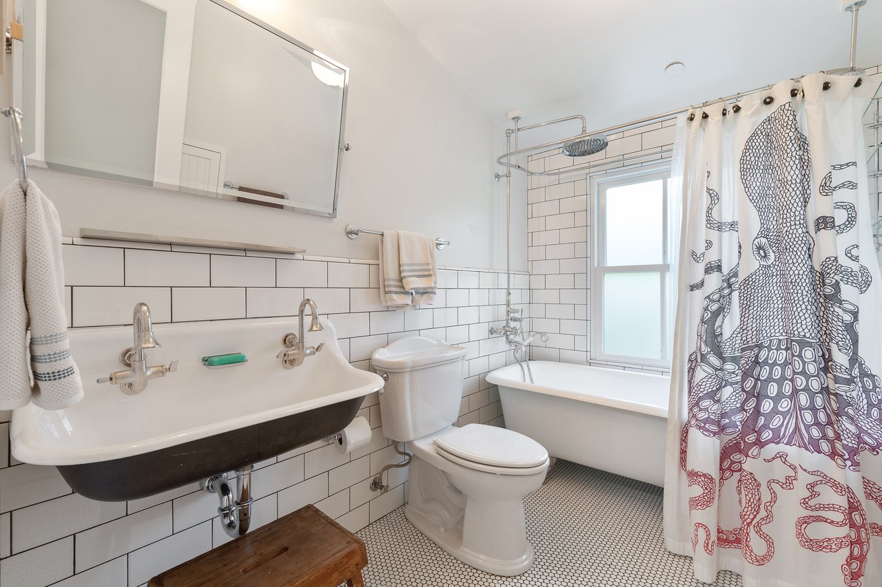  148 Elm Ave