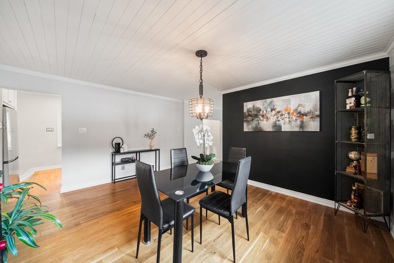 1141 Lakeshore Rd W