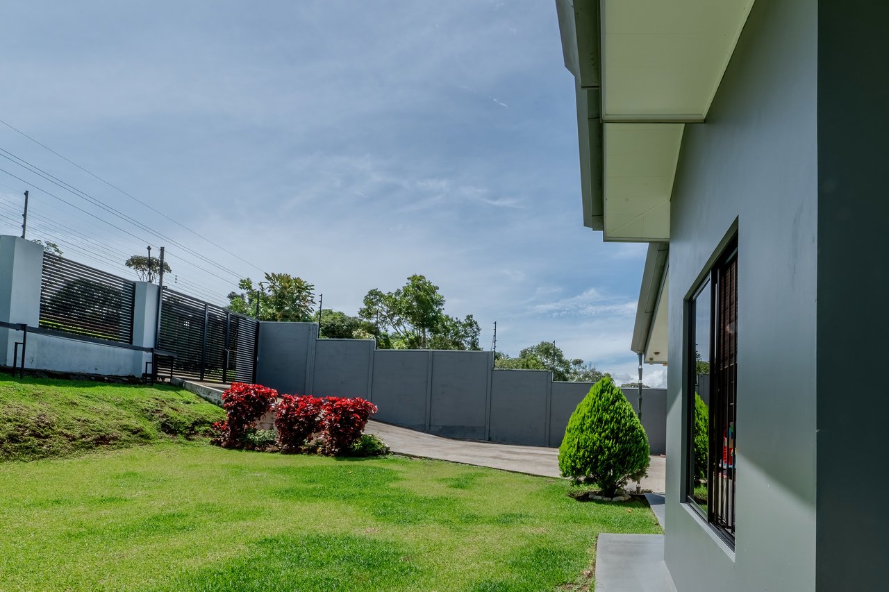 Spacius Home in Pérez Zeledón | 3 bedrooms, 3 Bathrooms 