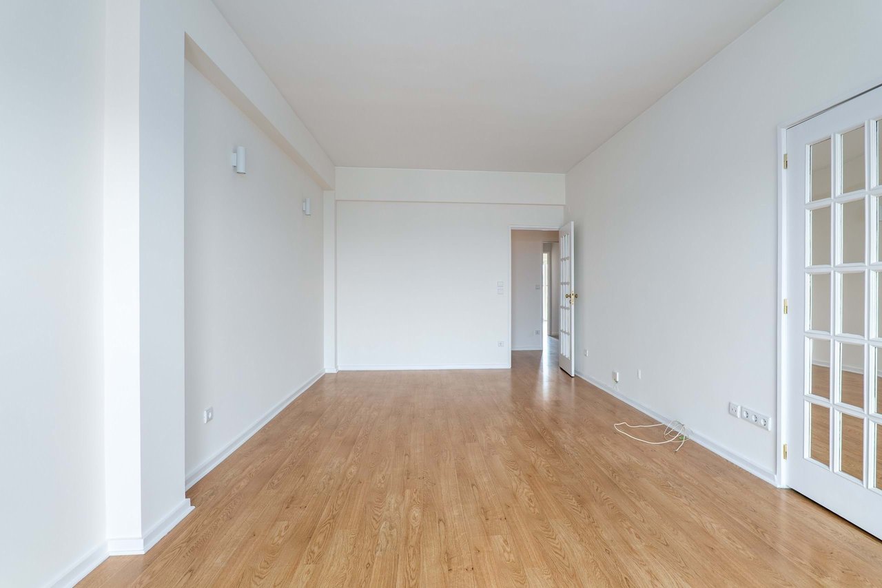 2-Bedroom Apartment with Sunset Balcony in Central Matosinhos