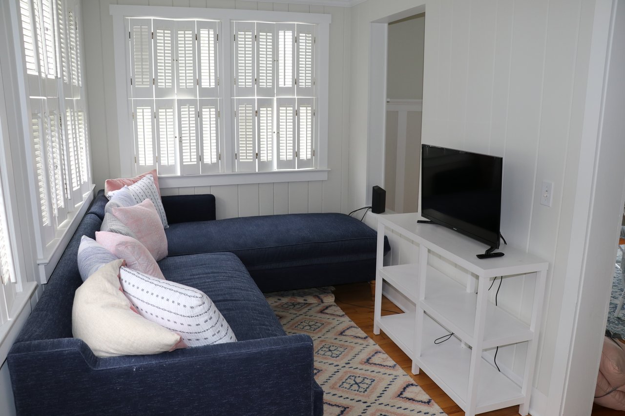 A Classic Bay Header with a Pool House