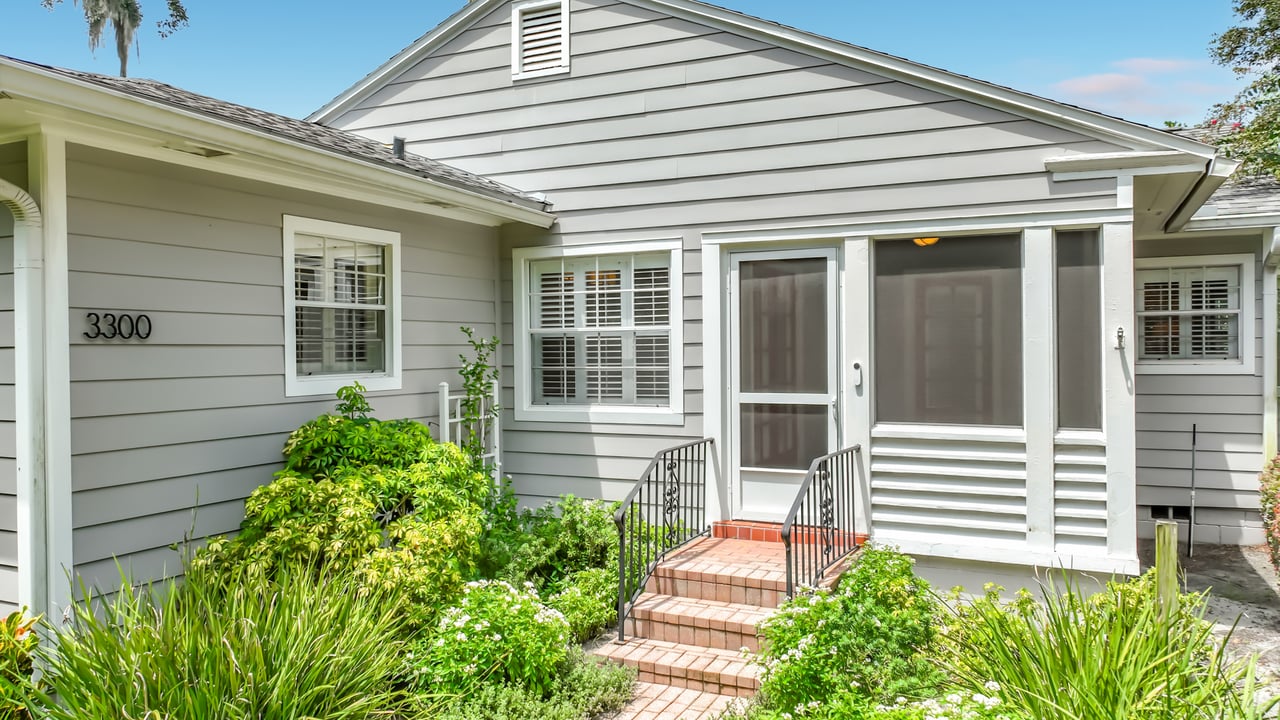 Three-Bedroom Two-Bathroom Bungalow in Orlando's Beverly Shores
