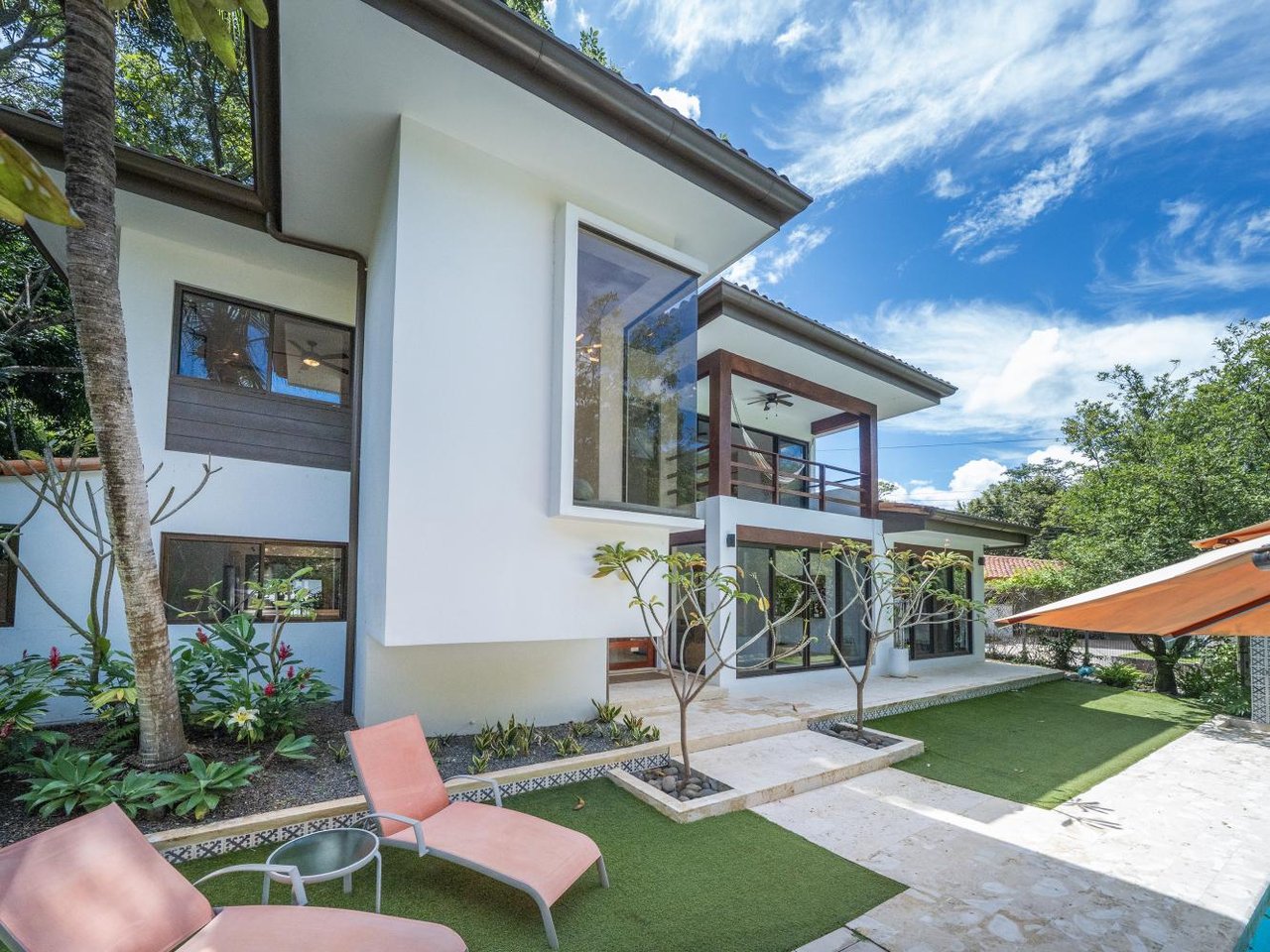 Casa Plumeria | Modern Elegance and Tropical Tranquility Near Tamarindo