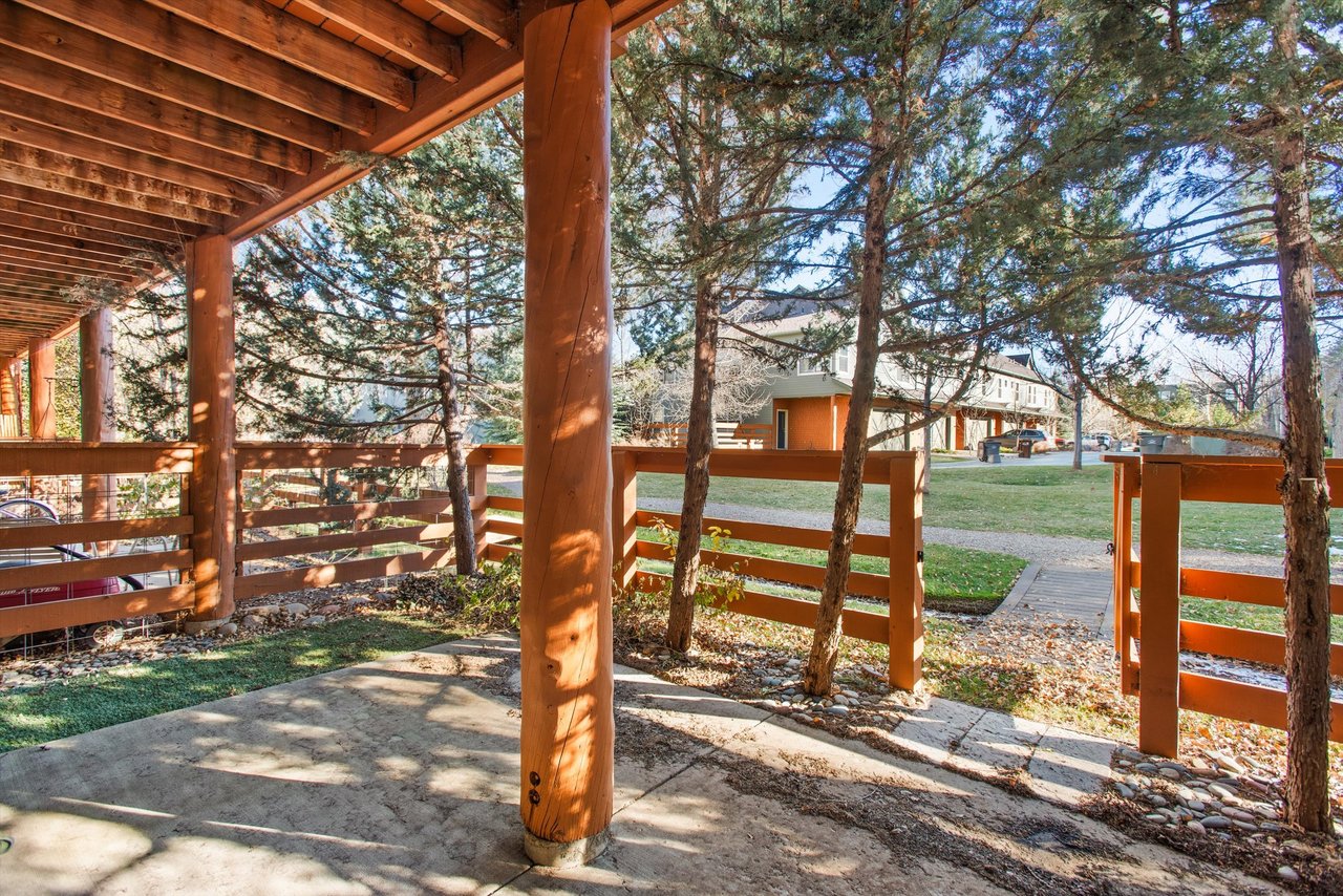 Bright and Stylish Townhome in the Heart of Willits