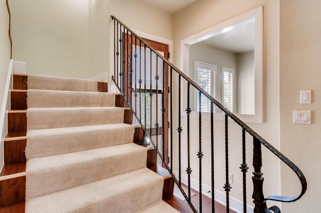 2400 Kinney B