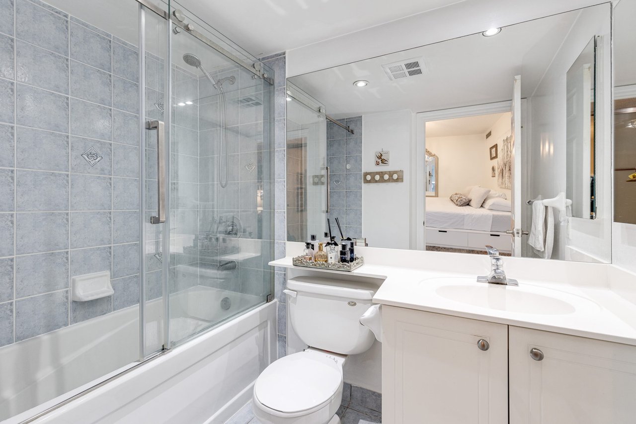 250 Wellington St W 535