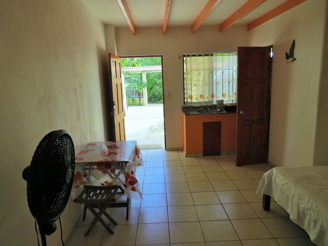 Fully equipped 4 Unit Apartment/Hotel complex 70 meters from the entrance to world-famous Marino Ballena National Park