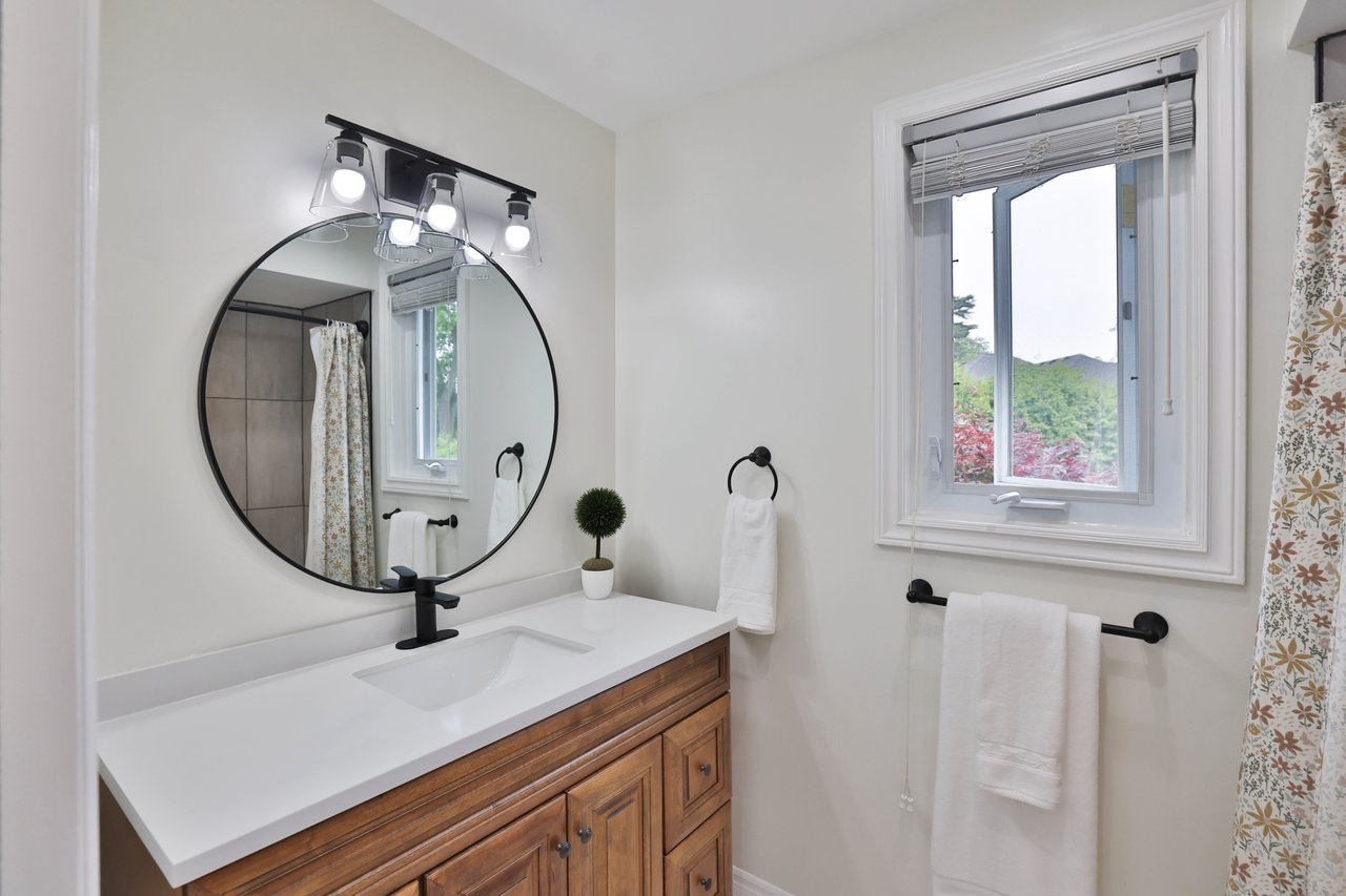4220 Spruce Avenue, Burlington