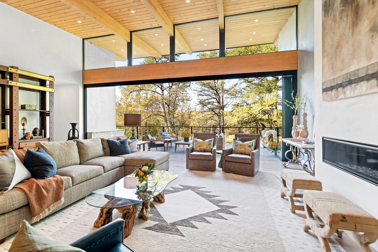 Hunt Waterfall River House