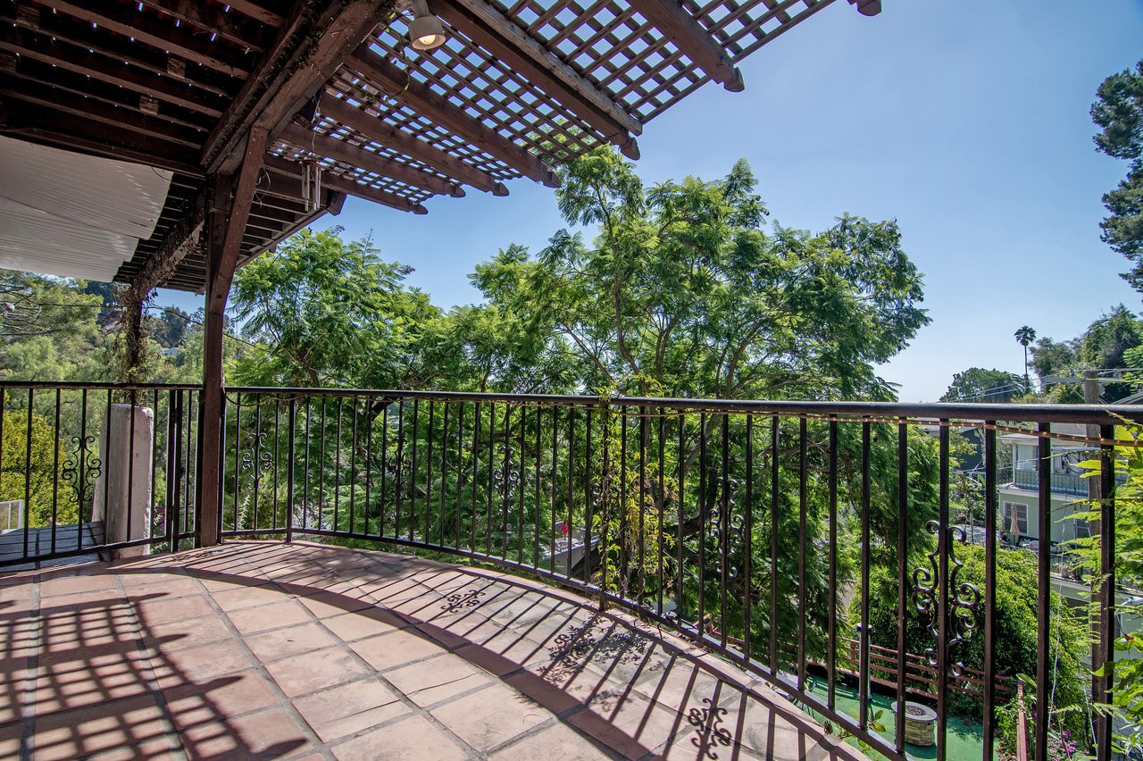 6131 Glen Tower St.
