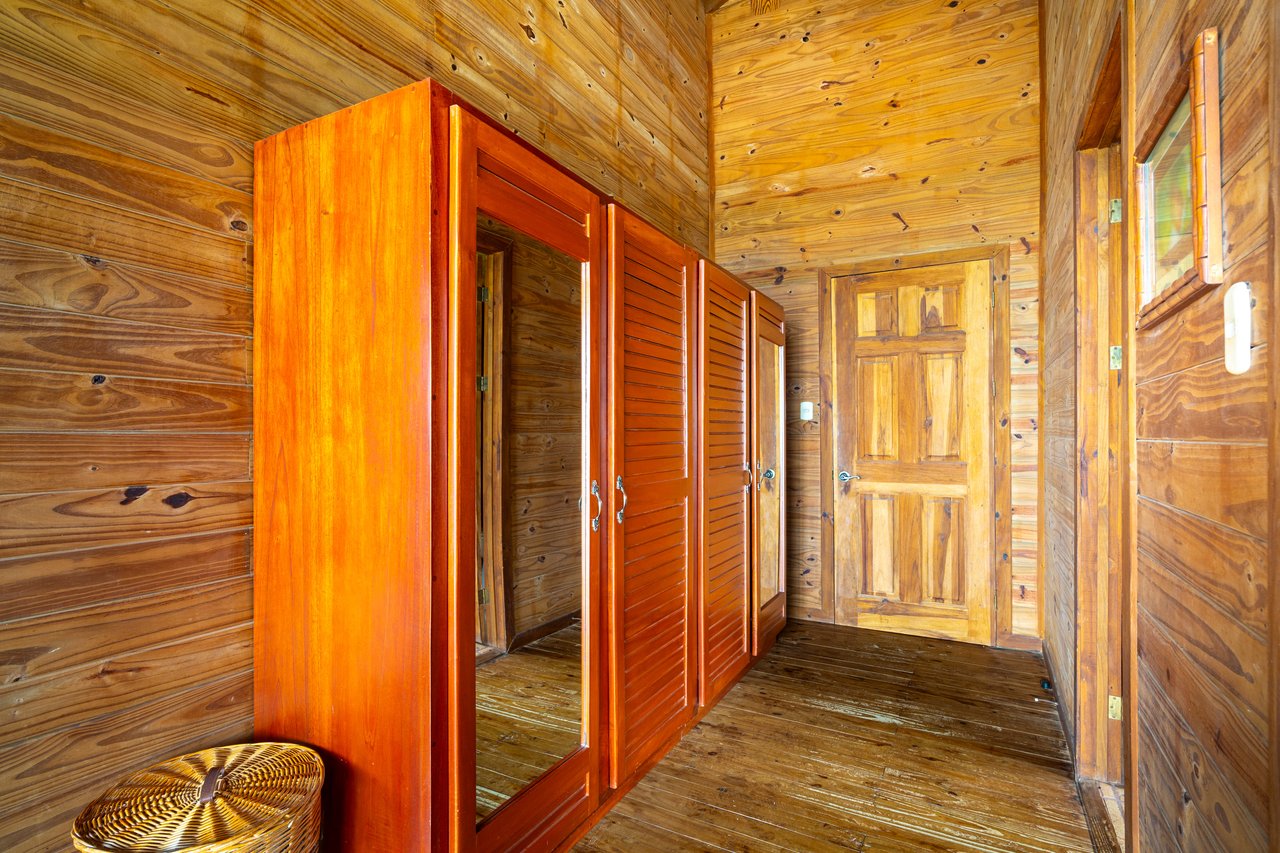 VILLA KRISTINA MARIA - 3.84 ACRES - PERLA DE BALLENA ESTATES